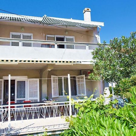 Apartments Villa Milenka Новалья Экстерьер фото